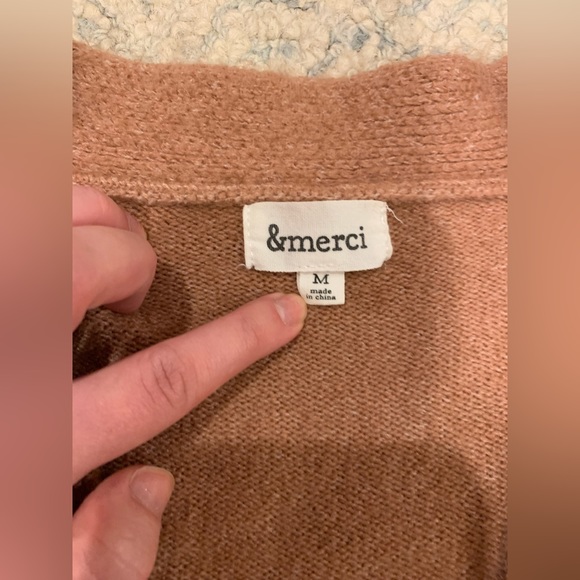 Light Mauve Pink Sweater with Flower Buttons, size Medium, Boutique - Picture 6 of 8